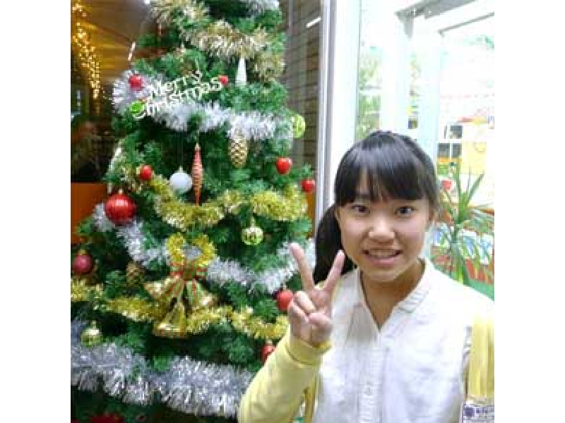 新潟市の子ども英会話スクールで英検合格を祝う小学生