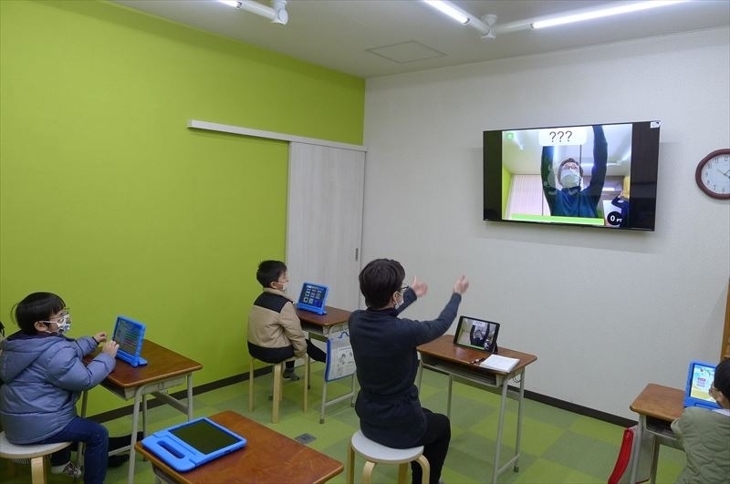 新潟市西区の英会話スクールでそろばんレッスン開始（授業風景1）