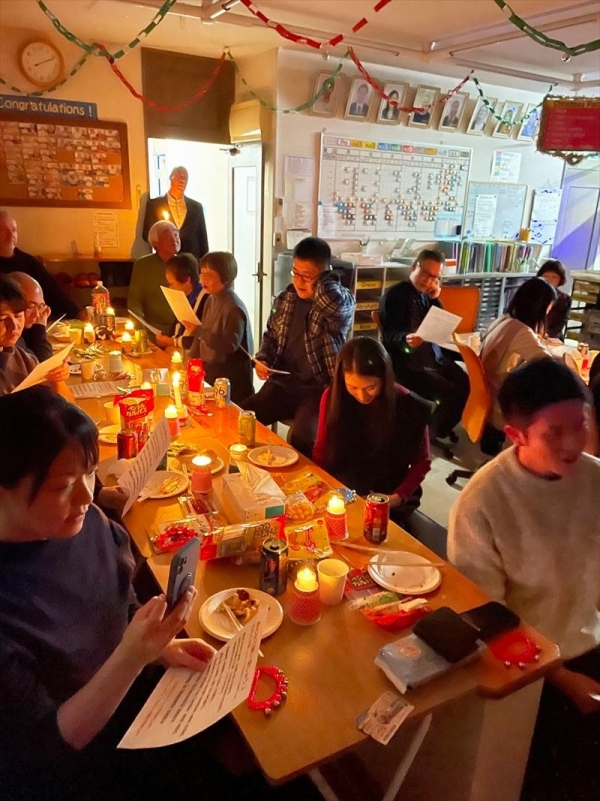 「ラグビーボール英会話」クリスマスパーティーでのキャンドルサービス