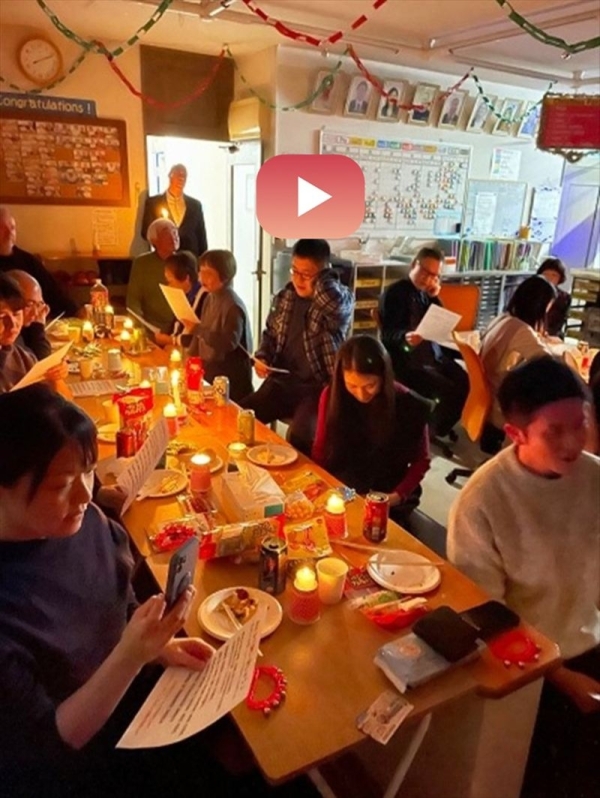 「ラグビーボール英会話」クリスマスパーティーでのキャンドルサービス