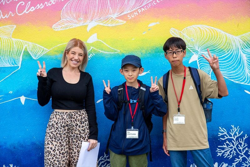 オーストラリアの小学校で現地生徒と一緒に学ぶラグビーボール英会話の生徒たち