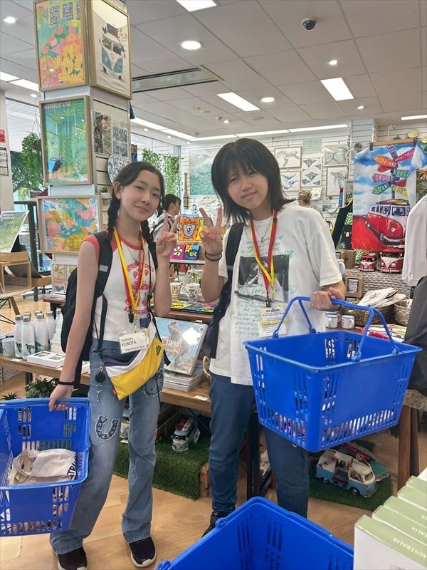 ケアンズの自然の中で課外活動を楽しむ子どもたち