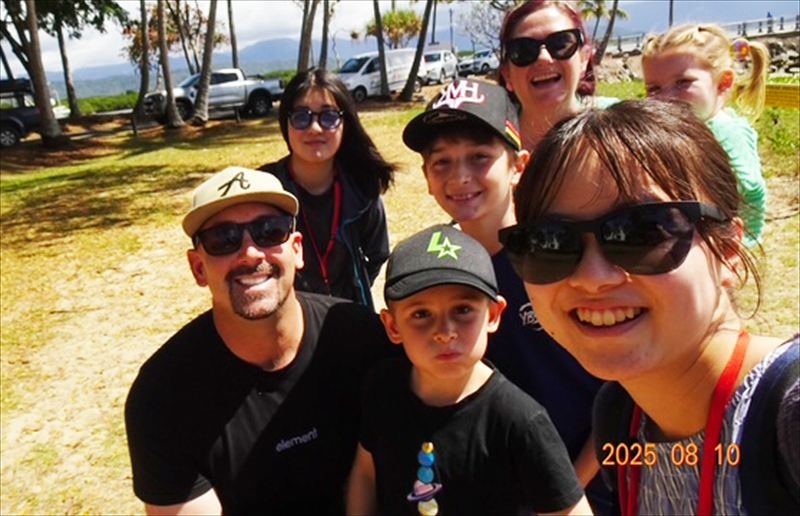 オーストラリアの小学校で現地生徒と一緒に学ぶラグビーボール英会話の生徒たち